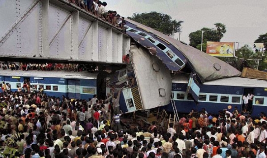Srážka vlaků v Indii.